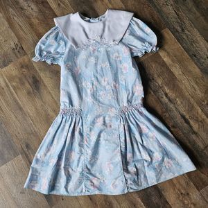Vintage Polly Finders Dress Beautifully maintained floral dress with a white